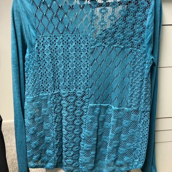 Turquoise Free People Beautiful crocheted back long sleeve - Picture 3 of 4